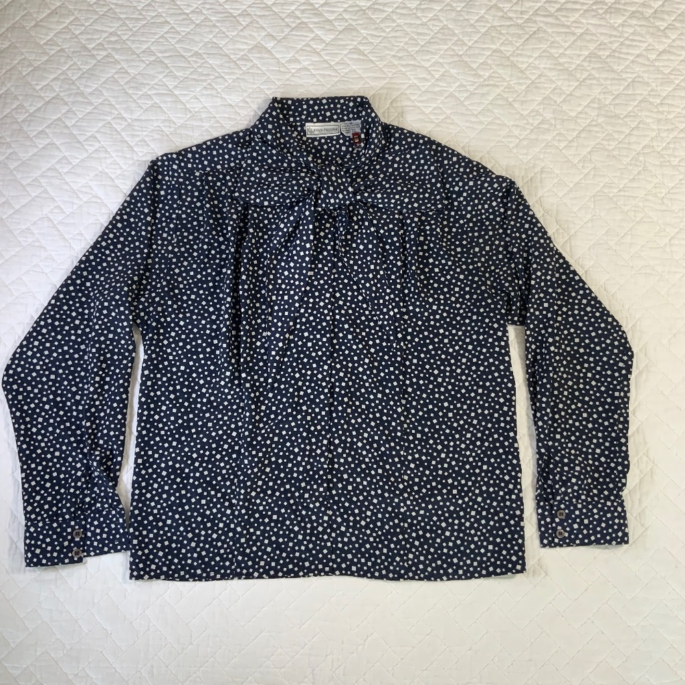 Evan Picone Women’s Blouse – Size 10 – Blue with White Square Dot Print – (G10)